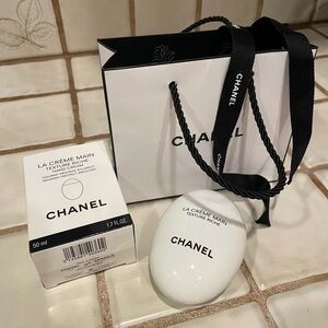 CHANEL La Crème Main Texture Riche in White